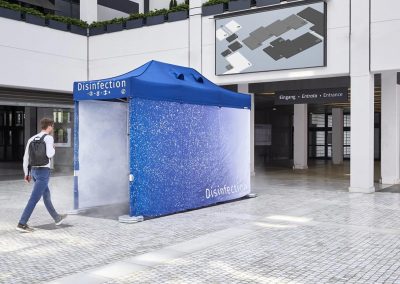 -desinfektionstunnel-menschen-mastertent@2x